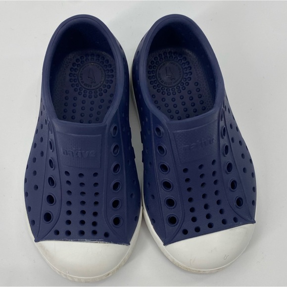 Native navy blue unisex shoes size C 6 - Picture 2 of 5